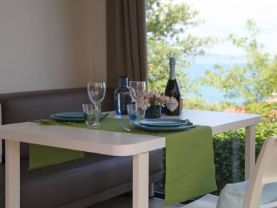 Camping du lac de Garde avec mobil-home et lave-vaisselle avec vue sur le lac 3