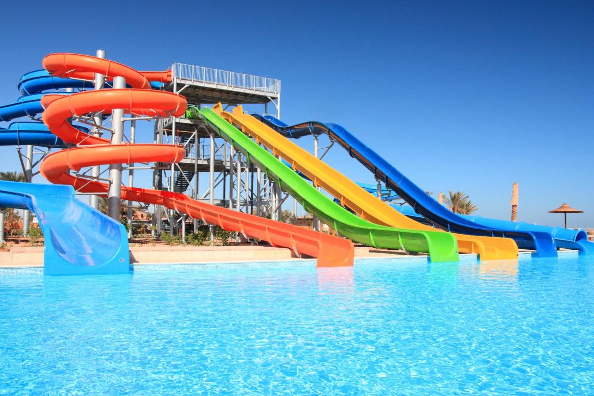 Waterglijbanen van waterpark Caneva Aquapark