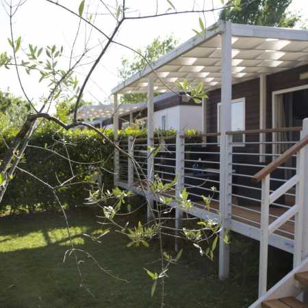 Campeggio Lago di Garda con casa mobile vista lago con terrazza 2