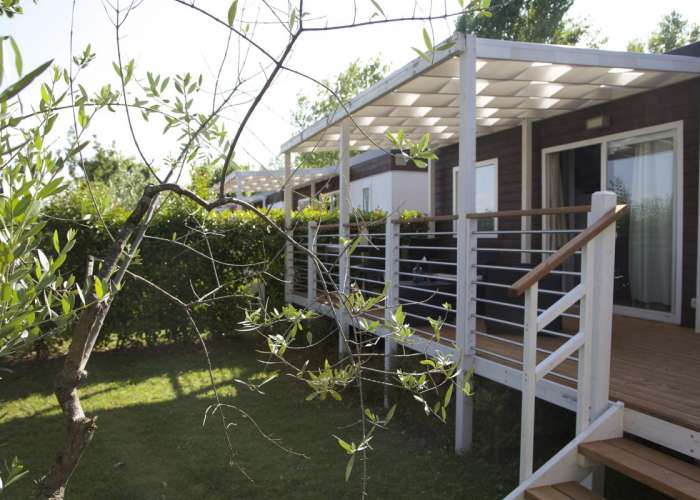 Camping Gardameer met uitzicht op het meer stacaravan met terras 2