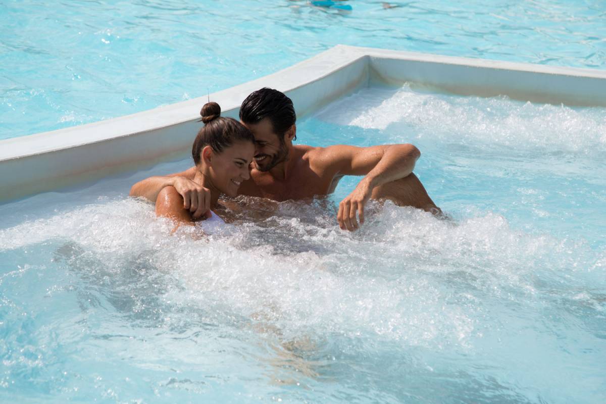 Fai un tuffo nel cuore della tua vacanza, scopri le nostre piscine!