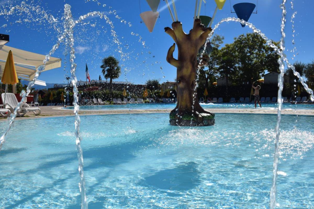 campeggio con piscina per bambini lago di garda