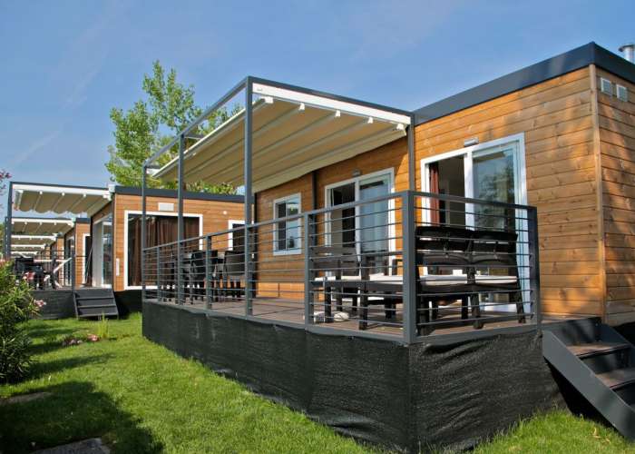 Camping Lake Garda with lake view mobile home with covered terrace