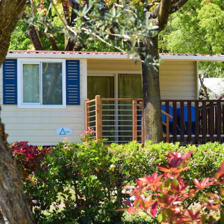 Campingplatz Gardasee mit Mobilheim mit überdachter Terrasse 