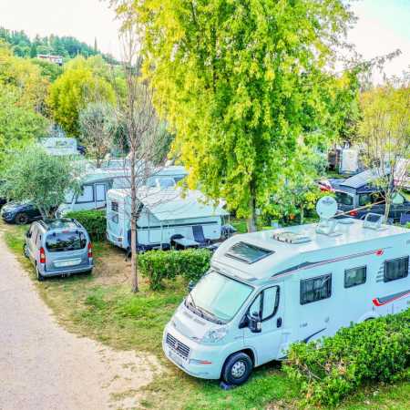 Camping Gardameer met standaard standplaatsen en 6 ampère elektriciteit 