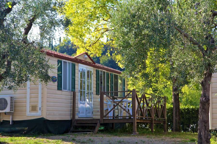 Campingplatz Gardasee mit Mobilheim mit Terrasse 