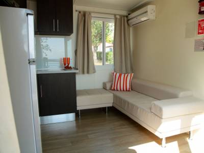 Camping Gardameer met stacaravan 2 slaapkamers en eigen badkamer 1