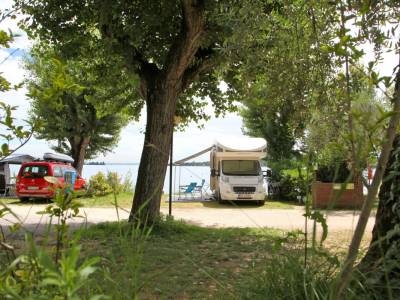 Camping Lake Garda with pitches near the lake 3