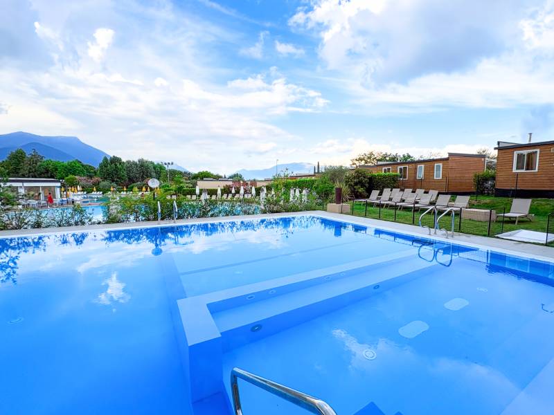 Campeggio con piscina lago di garda principale