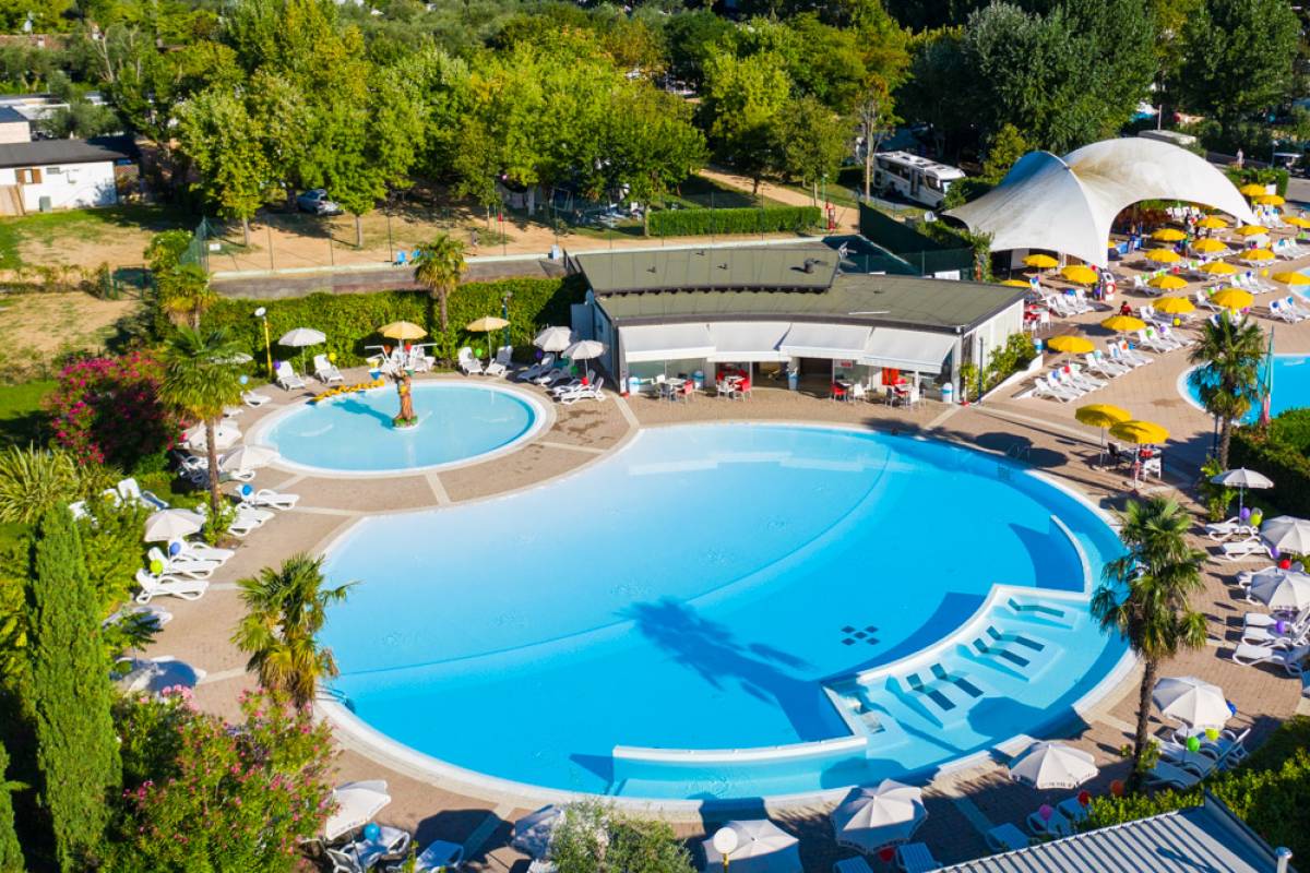 Campingplatz mit Schwimmbad Gardasee 